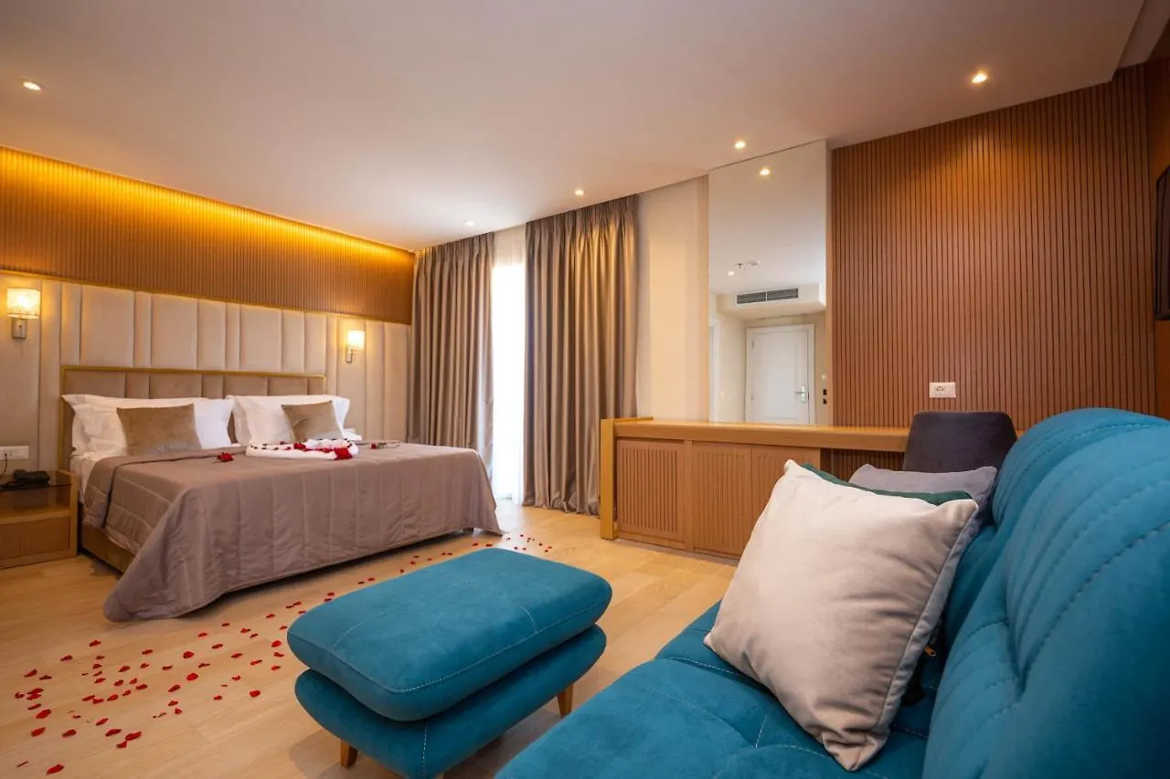 Merar Hotel Golem