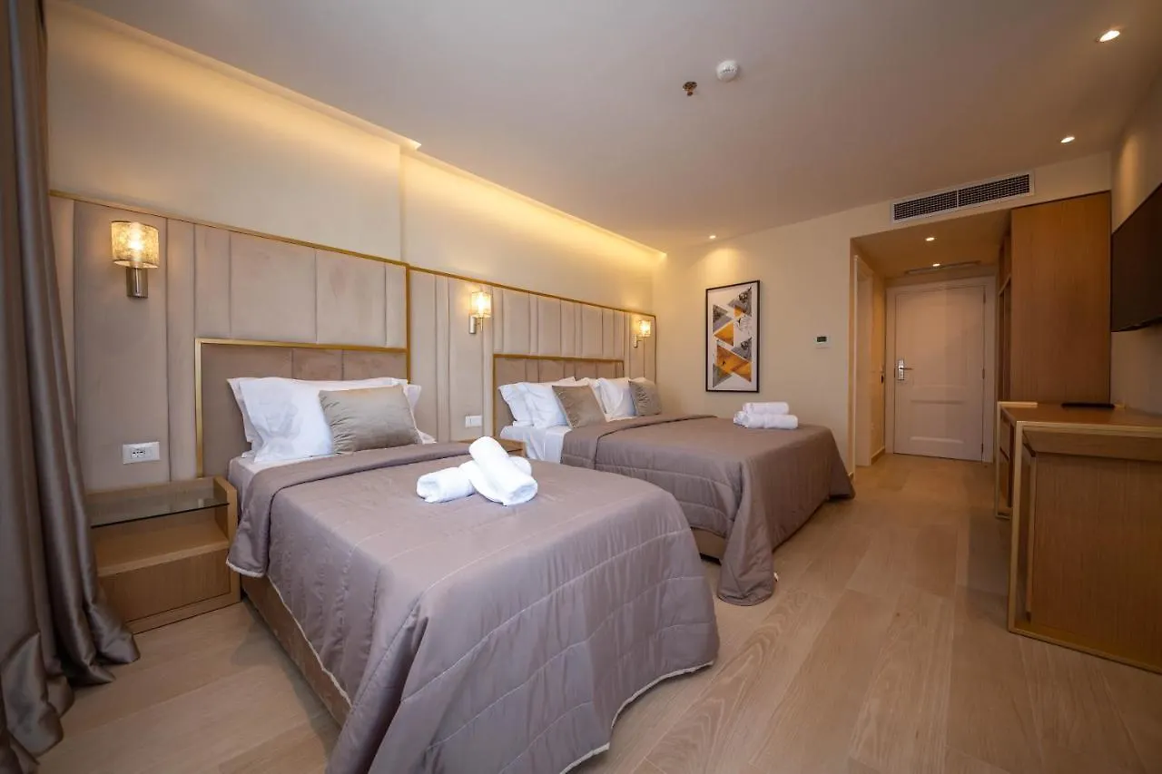 Merar Hotel Golem