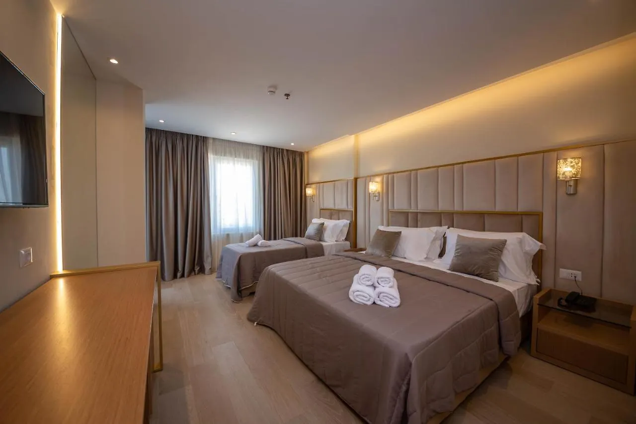 Merar Hotel Golem