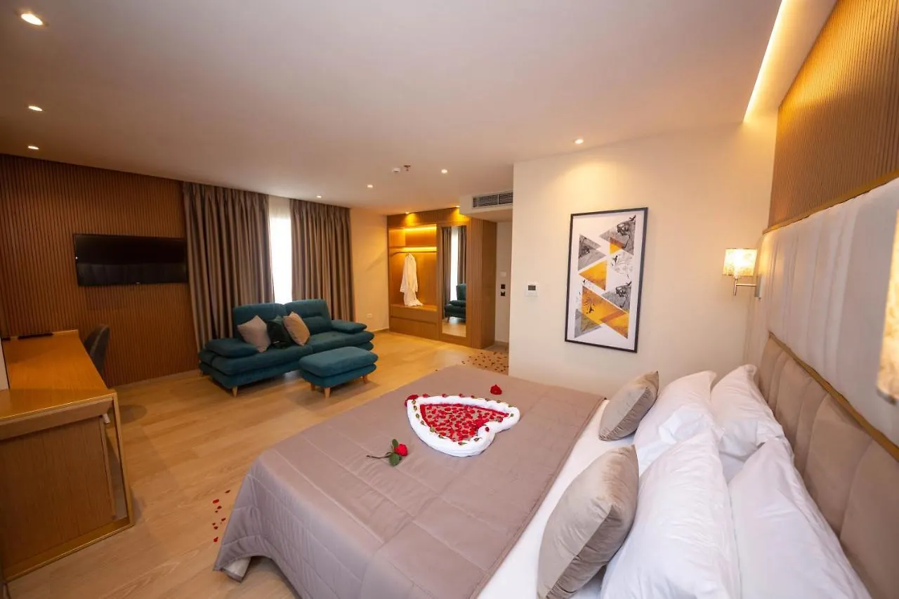 Merar Hotel Golem
