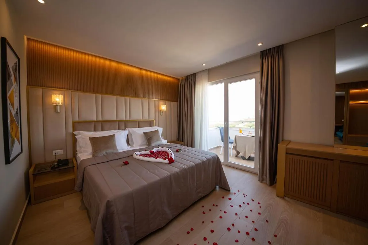 ****  Merar Hotel Golem  Albanien